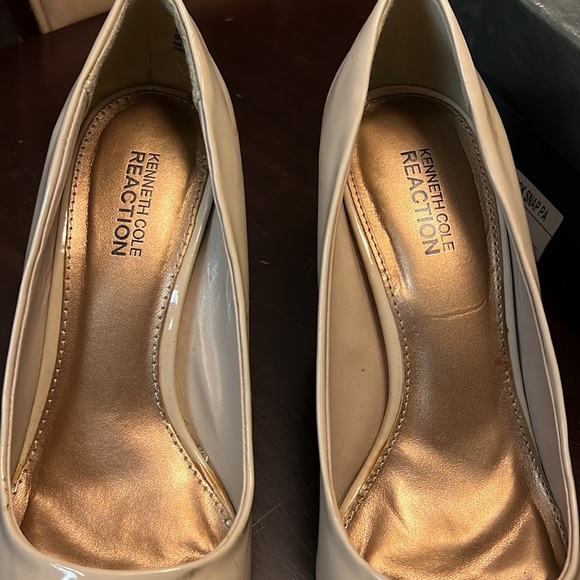 Kenneth Cole Reaction heels - Picture 3 of 6